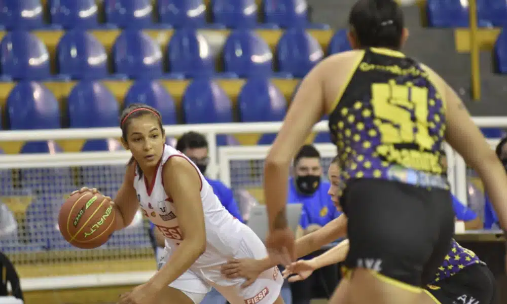 A ala-armadora Tainá Paixão, de 28 anos, e a pivô Silvinha, 38, foram os destaques do Sesi Araraquara na vitória diante do Agroindustrial/Bax Catanduva. Em duelo válido pelo Campeonato Paulista e realizado no ginásio Gigantão, a equipe da casa venceu o oponente por 74 a 56, com as duas jogadoras anotando 13 pontos cada. Pelo lado das visitantes, o destaque foi a armadora Larissa, 23, cestinha da partida com 19 acertos