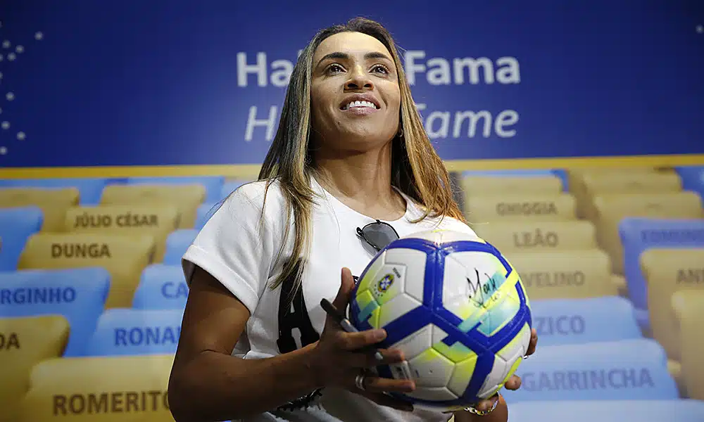 Marta futebol feminino estátua