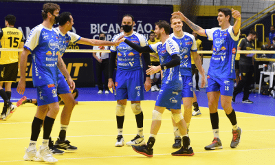 O EMS Taubaté Funvic volta a jogar neste domingo (15) pela quarta rodada da Superliga masculina 2020/21. O time taubateano recebe o Minas no ginásio Abaeté, às 21h30. O jogo marca o encontro de dois dos três invictos na competição. A equipe do técnico Javier Weber é o segundo, com nove pontos. Do outro lado estarão os minastenistas, que também ganharam suas três partidas e aparecem em terceiro, com oito. Veja o ao vivo pelo OTD!