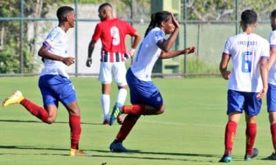 Após o empate por 1 a 1 no jogo de ida das quartas de final, Bahia e São Paulo decidiram nesta quarta-feira (18) o primeiro semifinalista da Copa do Brasil Sub-20. Em jogo disputado no Centro Esportivo Praia do Forte, em Mata de São João, o Tricolor de Aço superou o Paulista, de virada, por 3 a 1, e se garantiu entre os quatro melhores da competição em 2020. Os gols do triunfo foram anotados por Daniel e Thiago Andrade, duas vezes