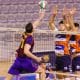 Seis atletas brasileiros duelaram com compatriotas do vôlei do outro lado da quadra neste domingo (29). Na Espanha, o Barcelona bateu o Rio Duero, em casa, por 3 a 2, bom para Caio Fazanha e Lucas Madaloz contra Igor Nascimento e Mário dos Santos Júnior. Já na Romênia, o Dínamo Bucareste, de Tássia, fez 3 a 0 no Rapid Bucareste, de Nati Martins. Destaque também para Gabi, do Vakifbank, da Turquia, e Luan Weber, do Allianz Milano, da Itália.
