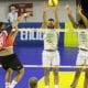 Os três times que atuaram como visitantes neste sábado (28), na abertura da sétima rodada da Superliga masculina 2020/21, ganharam suas partidas. O domínio começou com a vitória do Azulim/Gabarito/Uberlândia diante do Pacaembu Ribeirão, por 3 sets a 0. Na sequência, o Vôlei UM Itapetininga recebeu o América Montes Claros e foi derrotado: 3 a 2. Para finalizar o dia, o Sada Cruzeiro aplicou um 3 a 0 no Sesi, em São Paulo
