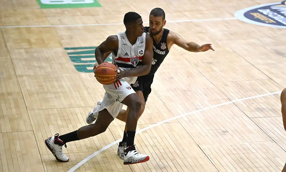 São Paulo atropela Corinthians na estreia do NBB