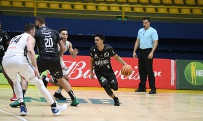 Bauru vence Mogi na estreia do NBB