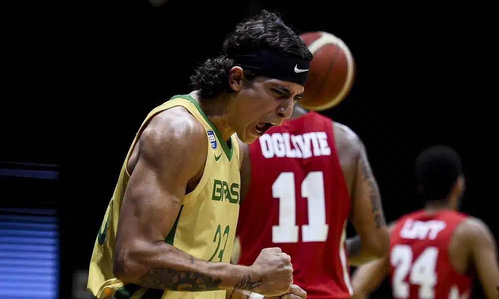Caio Pacheco estreia bem e lidera Brasil em vitória sobre Panamá