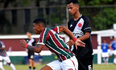 A 14ª rodada do Campeonato Brasileiro Sub-20 começou nesta quarta-feira (25) com nove partidas. No período da tarde, o Fluminense venceu o Vasco e assumiu a liderança, com 28 pontos, mesma pontuação que o Corinthians, segundo colocado. Botafogo, Internacional, Goiás e Sport também somaram três pontos na tabela. Já nos jogos noturnos, o Athletico goleou o Palmeiras, fora de casa, e subiu para a terceira posição, e o Vitória superou o Cruzeiro, também como visitante