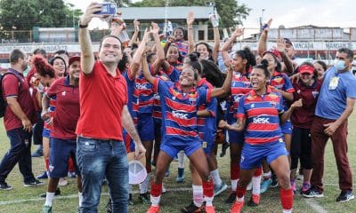 Os oito melhores times do Campeonato Brasileiro Feminino da A-2 já estão definidos. Neste fim de semana, Fortaleza, Bahia, Real Brasília, Tiradentes, Juventus, Napoli-SC, Botafogo e Ceará superaram seus adversários e se garantiram nas quartas de final da competição. Os confrontos que decidem as quatro equipes que subirão para a elite do futebol nacional começam no próximo domingo (6)