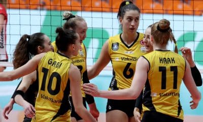 Seis jogos com atletas brasileiros agitaram o vôlei pela Europa por cinco competições diferentes nesta quarta-feira (25). Na Champions League, o Vakifbank, da Turquia, time de Gabi, venceu o Mulhouse, da França. Já na Copa Europeia, o SC Potsdam, da Alemanha, equipe de Ana Tiemi, ganhou do Hapoel Kfar Saba, de Israel, clube de Marcela Correa e Nikolle Del Rio. Por fim, no Campeonato Italiano, o Trentino, de Lucarelli, perdeu para o Calabria Vibo Valentia, de Abouba e Victor Birigui.