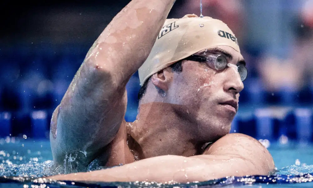 Cinco atletas brasileiros caíram na piscina neste sábado (14) no primeiro dia da semifinal da ISL (International Swimming League), evento que está sendo disputado em Budapeste, na Hungria. O destaque entre os nadadores do país foi Guilherme Guido, da equipe London Roar, que ganhou as duas provas que participou. Com 33 anos, ele foi o melhor nos 50 m costas e foi um dos competidores que integrou o time vitorioso nos 4x100 m medley