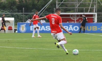 O Internacional venceu o Grêmio, em casa, no clássico Grenal disputado nesta quinta-feira (5) pela décima rodada do Campeonato Brasileiro Sub-20, por 2 a 1, em duelo realizado na Morada dos Quero-queros, no CT Alvorada. Outros dois jogos foram disputados no período da tarde, com o Vasco ganhando do Bahia, como visitante, pelo mesmo placar, e um empate repleto de gols entre Ceará e Athletico-PR: 3 a 3.