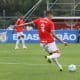 O Internacional venceu o Grêmio, em casa, no clássico Grenal disputado nesta quinta-feira (5) pela décima rodada do Campeonato Brasileiro Sub-20, por 2 a 1, em duelo realizado na Morada dos Quero-queros, no CT Alvorada. Outros dois jogos foram disputados no período da tarde, com o Vasco ganhando do Bahia, como visitante, pelo mesmo placar, e um empate repleto de gols entre Ceará e Athletico-PR: 3 a 3.