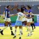 O Itambé/Minas ganhou do Pinheiros nesta sexta-feira (13) com quatro atletas alcançando dois dígitos na pontuação. Na estreia pela Superliga 2020/21 em Belo Horizonte, o time mineiro marcou 3 sets a 1, parciais de 25/19, 21/25, 25/18 e 25/17. A americana Megan fez 17 pontos e foi a maior pontuadora do jogo. Além dela, a central Thaísa, com 15, e Dani Cuttino, oposto, e Pri Daroit, ponteira, ambas com 13, também foram efetivas