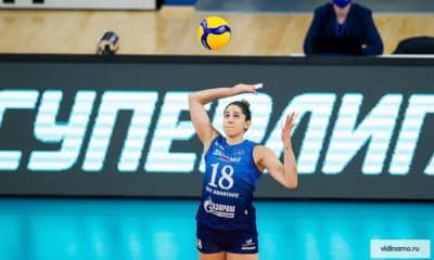 O sábado (28) marcou a presença de mais de 46 atletas brasileiros do vôlei pelas quadras do exterior. E três campeões olímpicos participaram da vitória de seus times em suas respectivas ligas. Na Rússia, a ponteira Natália, medalha de ouro em Londres-2012, marcou 16 pontos na vitória do Dínamo Moscou. No Japão, o ponta Lipe teve boa atuação no triunfo do J-Tect Stings. E, na Alemanha, o central Éder Carbonera anotou oito no êxito do Berlin Volleys. Os dois jogadores da seleção masculina estiveram no topo do pódio na Rio-2016
