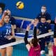 Natália foi decisiva na vitória do Dínamo Moscou em seu oitavo jogo pelo Campeonato Russo de vôlei feminino. A ponteira, que veste a camisa 18, marcou 18 pontos e foi a maior pontuadora da partida disputada nesta quinta-feira (5). Em batalha de cinco sets e com duas viradas, o clube da brasileira, em casa, venceu o Leningradka, time de São Petersburgo, por 3 sets a 2, parciais de 25/14, 19/25, 23/25, 25/19 e 15/6.