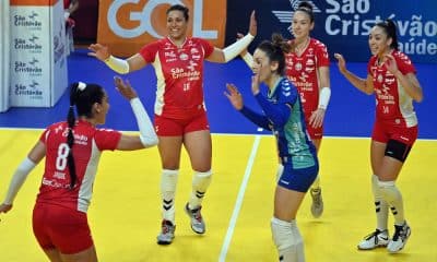 No confronto que valia a liderança provisória da Superliga feminina 2020/21, o Osasco/São Cristóvão Saúde não tomou conhecimento do Itambé/Minas e aplicou 3 sets a 0, parciais de 25/15, 25/16 e 25/20. As comandadas do técnico Luizomar tiveram como diferenciais o saque e o bloqueio. A oposto Tandara foi a maior pontuadora, com 16 pontos, e a levantadora Roberta ganhou o troféu VivaVôlei, melhor em quadra