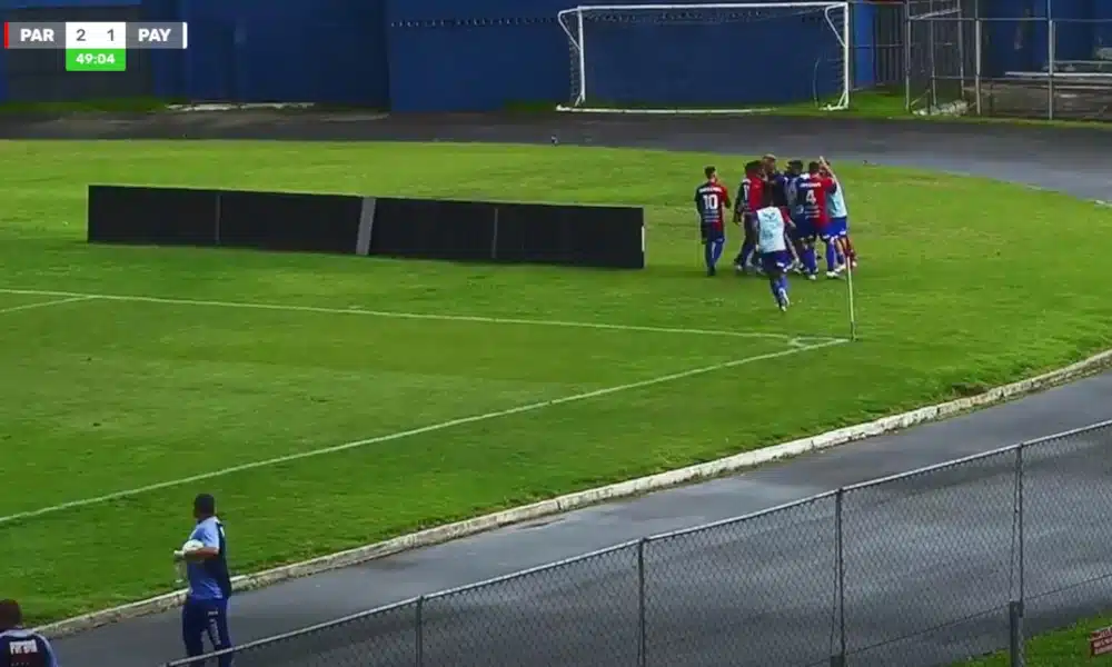 Paraná e Paysandu fecharam a sétima e penúltima rodada da fase de grupos do Campeonato Brasileiro de Aspirantes nesta sexta-feira (13). Em partida disputada no estádio Durival Britto, em Curitiba, o Tricolor bateu o Papão, de virada, por 2 a 1, e se manteve vivo na briga por uma das vagas do Grupo B para as quartas de final da competição nacional. O triunfo coloca o time paranaense na quarta posição da chave, com oito pontos