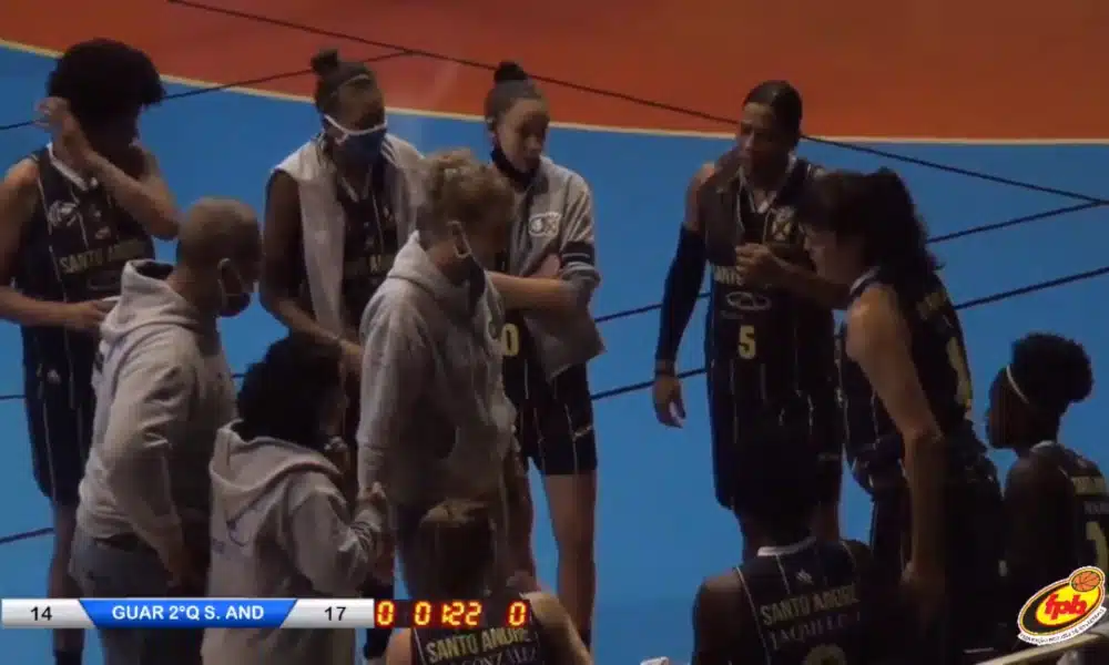 A bola subiu nesta terça-feira (3) para Apagebask/Guarulhos e Santo André/APABA. Em jogo realizado no Clube Sindicato dos Metalúrgicos de Guarulhos, a equipe da casa foi superada pelo time do ABC, por 58 a 40, e segue sem vencer no Campeonato Paulista 2020 de basquete feminino. A curiosidade da partida é que a agremiação mandante ficou zerada no segundo quarto, permitindo que as visitantes abrissem vantagem