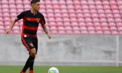 Sport e Bahia é uma das atrações deste domingo (1) pelo Campeonato Brasileiro Sub-20. O confronto está marcado para a Arena Pernambuco, em São Lourenço da Mata. O duelo será válido pela nona rodada da competição e começa às 15h. Após oito jogos, o Leão da Ilha aparece na 13ª posição, com nove pontos. Já o Tricolor de Aço é o 17º, com oito. Veja o ao vivo pelo OTD