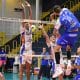 Vôlei Renata e EMS Taubaté Funvic jogam pela liderança da Superliga masculina 2020/21 no domingo (29), às 21h30. O confronto pela sétima rodada da competição será em Campinas, no ginásio Taquaral, e colocará frente a frente dois técnicos argentinos, já que o time comandado por Javier Weber, que é o líder com 18 pontos e único ainda invicto, visita a equipe dirigida por Horácio Dileo, vice-líder, com 15. Acompanhe ao vivo no OTD