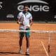 O brasileiro Thiago Monteiro decidiu finalizar sua temporada de 2020 e divulgou a notícia nesta quinta-feira (26). Eliminado nas oitavas de final do Challenger de São Paulo, pelo francês Maxime Janvier por 2 sets a 1, 7/6(5), 6/7(4) e 6/4, o atleta número 1 do Brasil e 84ª no ranking da ATP (Associação dos Tenistas Profissionais) optou por iniciar suas férias ao invés de participar do Challenger de Campinas de tênis, na próxima semana