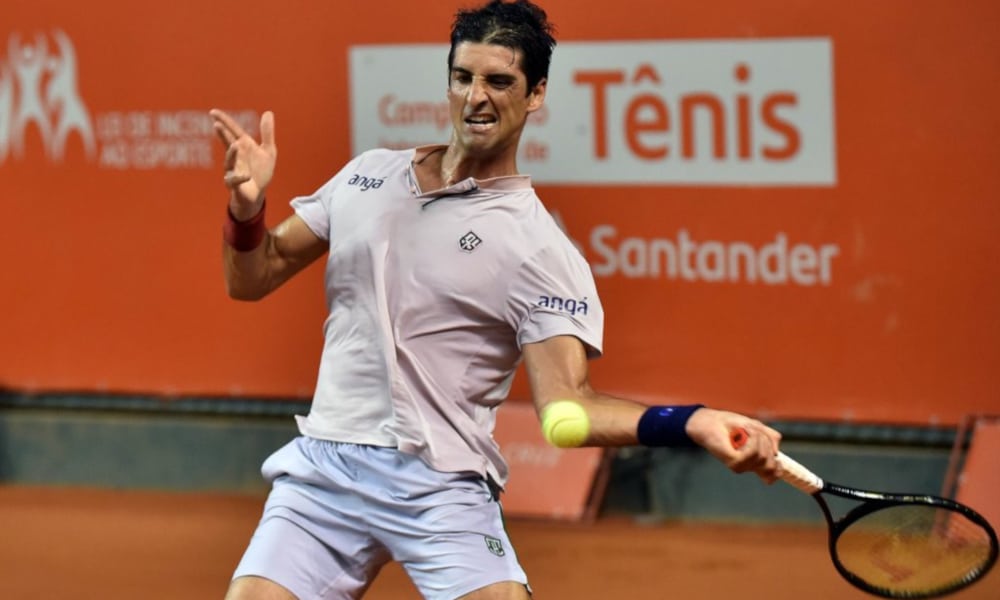 Sete jogos agitaram a segunda-feira (30) no ATP Challenger de Campinas. E apenas dois brasileiros se classificaram às oitavas de final. Na primeira partida da quadra central João Lima aconteceu o reencontro de Orlando Luz e Matheus Pucinelli. O segundo derrotou o primeiro no Challenger de São Paulo, mas desta vez, o resultado foi o oposto. Já no último duelo do dia, Thomas Bellucci bateu o argentino Camilo Ugo Carabelli.