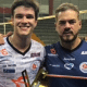 O primeiro confronto deste sábado (28) pela Superliga masculina 2020/21 foi em Ribeirão Preto, no ginásio Cava do Bosque, mas a vitória ficou com o lado visitante. O Azulim/Gabarito/Uberlândia se recuperou do revés das últimas duas rodadas e bateu o Pacaembu Ribeirão, por 3 sets a 0, parciais de 25/14, 25/18 e 25/18, em 1h15min de partida.
