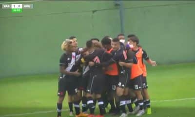 O Vasco confirmou sua vaga na semifinal da Copa do Brasil Sub-20 com mais uma vitória diante do Avaí. Após ganhar por 1 a 0 na ida das quartas de final, em Florianópolis, os Meninos da Colina venceram novamente, mas, desta vez, no estádio Nivaldo Pereira, em Nova Iguaçu, por 3 a 0. Figueiredo, Menezes e Caio Lopes marcaram para o time cruzmaltino que encara, na próxima fase, o vencedor do duelo entre Goiás e Atlético-MG