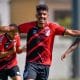 Athletico-PR e Santos realizam o confronto de antagônicos no Campeonato Brasileiro Sub-20 pela 16ª rodada. Terceiro colocado, com 30 pontos, a Piazada do Furacão recebe os Meninos da Vila, que estão na 20ª e última posição, com 11. O jogo está marcado para essa quarta-feira (2), às 15h, em Curitiba, no CT do Caju. Acompanhe o ao vivo aqui pelo OTD