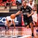 Em jogo com tempos distintos, o Zopone Gocil/Bauru Basket conseguiu a vitória diante do Sesi Franca pelo NBB (Novo Basquete Brasil) 2020/21. Nos 20 minutos iniciais só deu o time bauruense, dominante no ataque e na defesa, abrindo 19 na dianteira: 45 a 26. Porém, os comandados de Helinho acordaram e reagiram na segunda etapa. Mas não foi o suficiente para virar a partida. Triunfo da equipe dirigida por Léo Figueiró: 89 a 82