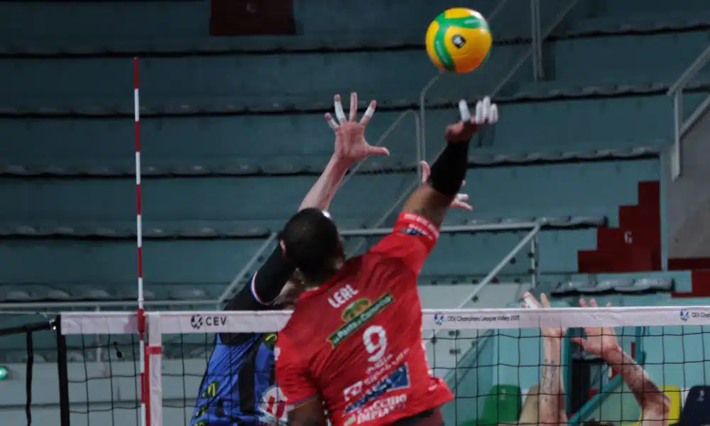 O vôlei do Brasil contou com 21 representantes nesta quarta-feira (9) por competições continentais e nacionais na Europa. Na Champions League, principal torneio, o Lube Civitanova, de Leal, ganhou seu segundo jogo. Já o Berlin Volleys, de Éder Carbonera, e o Dínamo Moscou, de Natália, foram derrotados. Nos campeonatos nacionais vários brasileiros entraram em quadra, mas os destaques foram os triunfos do Trentino, de Lucarelli, na Itália, e do Vakifbank, de Gabi, na Turquia