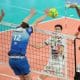 O Trentino, de Lucarelli, concluiu a primeira semana de jogos pela Champions League de vôlei de forma invicta. Após viradas nas duas partidas anteriores, o time italiano em que atua o ponteiro da seleção brasileira atropelou o VfB Friedrichshafen, da Alemanha, no duelo pela liderança do Grupo E. Além do campeão olímpico, a quinta-feira (3) teve mais dez brasileiros e confronto de conterrâneos na Espanha e Polônia.