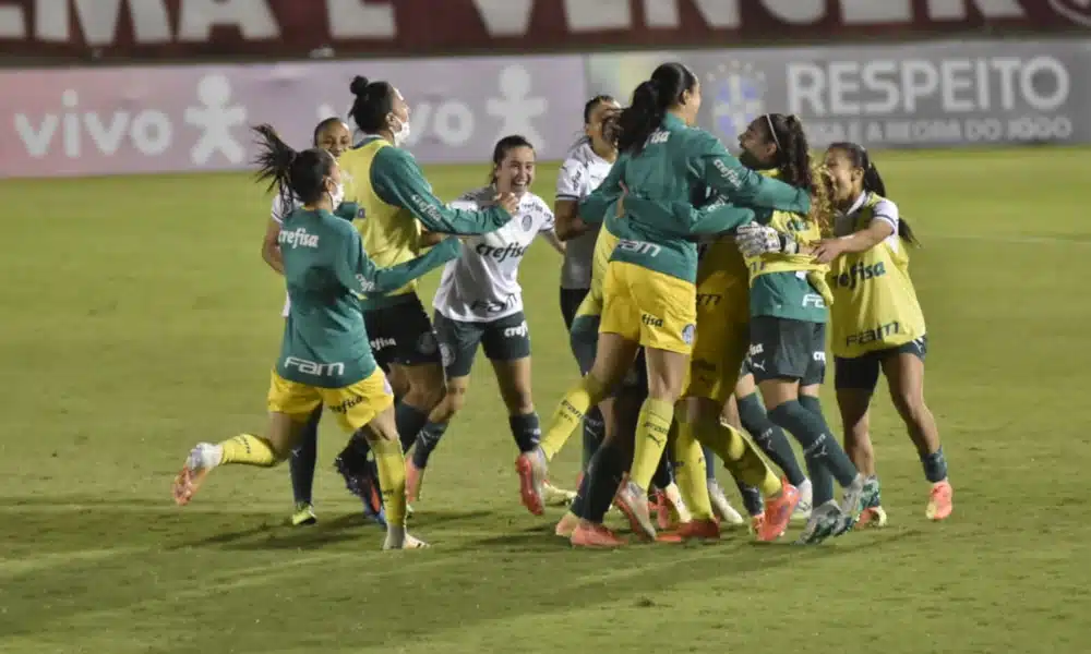 Depois de reativar o futebol feminino em 2019, o Palmeiras disputou a elite nacional pela primeira vez em 2020. Após obter o acesso no ano passado, as Palestrinas conquistaram bons resultados na atual temporada. Com um grupo composto por atletas consagradas e jovens de potencial, as comandadas de Ricardo Belli alcançaram a semifinal do Campeonato Brasileiro e Paulista, as duas principais competições do calendário.