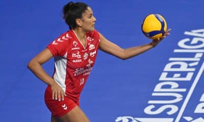 Dentil/Praia Clube e Osasco/São Cristóvão Saúde protagonizaram nesta quarta-feira (16) a melhor partida da edição 2020/21 da Superliga feminina. Em confronto atrasado da oitava rodada do primeiro turno, o time de Uberlândia recebeu as osasquenses que, mesmo sem Tandara, desfalque por estar com o coronavírus, tirou a invencibilidade das mineiras ao marcar 3 sets a 2, parciais de 25/21, 26/28, 25/21, 16/25 e 17/15.
