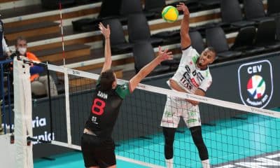 O Trentino conquistou uma vitória improvável após derrota nos dois primeiros sets. Na estreia pelo Grupo E da Champions League de vôlei, o time de Lucarelli precisou sair de um de 2 a 0 contra para vencer o Lokomotiv Novosibirks, da Rússia. Depois de uma batalha de cinco parciais, a equipe italiana ganhou por 21/25, 23/25, 25/23, 25/23 e 15/2. Além do campeão olímpico, outras brasileiros atuaram em Portugal e na França