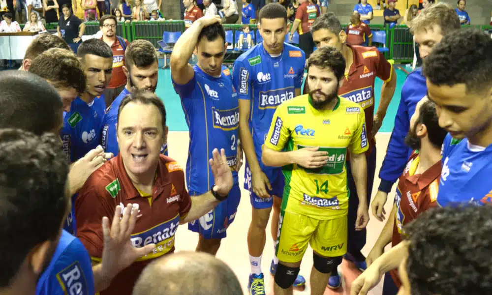 Vôlei Renata e APAN/Eleva/Blumenau é um dos quatro confrontos do domingo (13) pela Superliga masculina 2020/21. A partida será em Campinas, no ginásio Taquaral, às 19h. Com nove jogos disputados, o time campineiro aparece na terceira posição. Os comandados de Horário Dileo somam 21 pontos, com sete vitórias e duas derrotas. Já a equipe catarinense é a décima, com seis pontos em seis jogos, um triunfo e cinco resultados negativos. Acompanhe ao vivo o ponto a ponto aqui no OTD!
