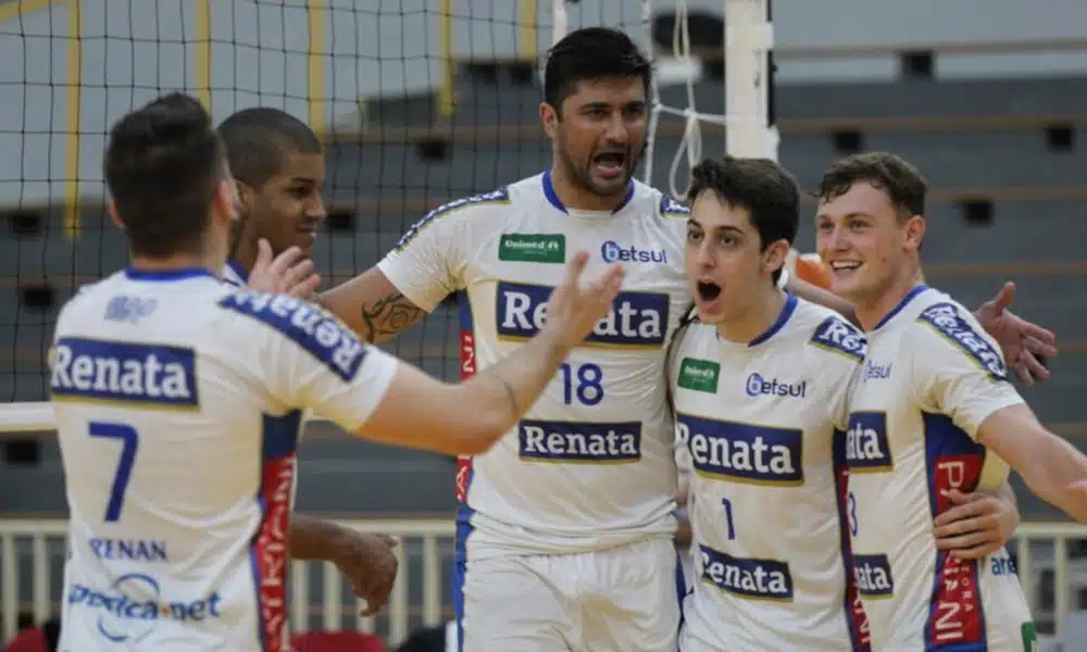 Na abertura da 11ª rodada da Superliga masculina 2020/21, o Vôlei Renata aplicou um tranquilo 3 sets a 0 no Caramuru Vôlei, fora de casa, no ginásio da Castrolândia, no Paraná. Com o resultado favorável, parciais de 25/23, 25/10 e 25/14, o time de Campinas se garante na terceira posição, com 27 pontos, nove vitórias e duas derrotas. Já os donos da casa perderam sete vezes e ganharam apenas três, figurando em oitavo, com oito pontos.