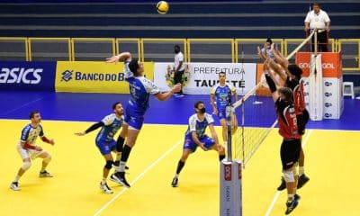Aconteceu nesta sexta-feira (4) a esperada vitória do EMS Taubaté Funvic diante do Sesi-SP. Na abertura da oitava rodada da Superliga masculina 2020/21, o levantador Bruninho e seus companheiros passaram com facilidade pela jovem equipe paulistana, que tem o experiente líbero Murilo como referência. Em duelo no ginásio Abaeté, no interior de São Paulo, o time da casa fez 3 sets a 0, parciais de 25/16, 25/15 e 25/9, em 1h08min