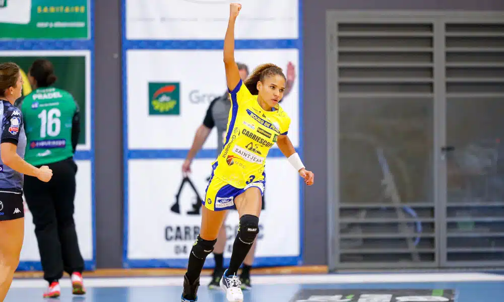 O handebol feminino movimentou a Europa nesta quarta-feira (6). Sete brasileiras estiveram em ação por competições de três países: França, Rússia e Hungria. A maior parte delas entrou em cena na Liga Francesa, com cinco atletas por quatro clubes diferentes. O destaque foi Alexandra Nascimento, com dez gols. Na Liga Húngara, Duda Amorim venceu com seu time. E, na Copa da Rússia, Chana Masson fora da semifinal