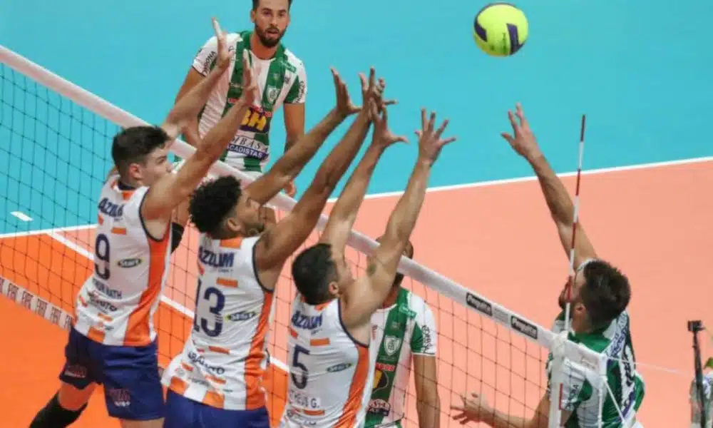 Três confrontos movimentam o sábado (16) pela Superliga masculina de vôlei 2020/21 e um deles é o duelo mineiro entre Montes Claros América e Azulim/Gabarito/Uberlândia, que abrirá a terceira rodada do returno da competição. O jogo está marcado para o ginásio Tancredo Neves, às 16h. Os dois times chegam para essa partida embalados após venceram o embate anterior. Confira ao vivo pelo OTD