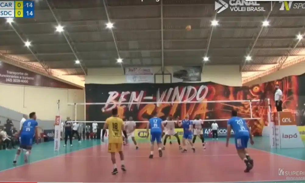 Caramuru Vôlei e Pacaembu Ribeirão fizeram um confronto direto pela Superliga masculina 2020/21. O jogo foi neste sábado (16), em Castro (PR), no ginásio da Castrolândia. O local foi palco de uma partida equilibrada e que terminou com a vitória de virada da equipe mandante diante do adversário do interior de São Paulo, por 3 sets a 2, parciais de 19/25, 25/22, 19/25, 25/23 e 15/10).