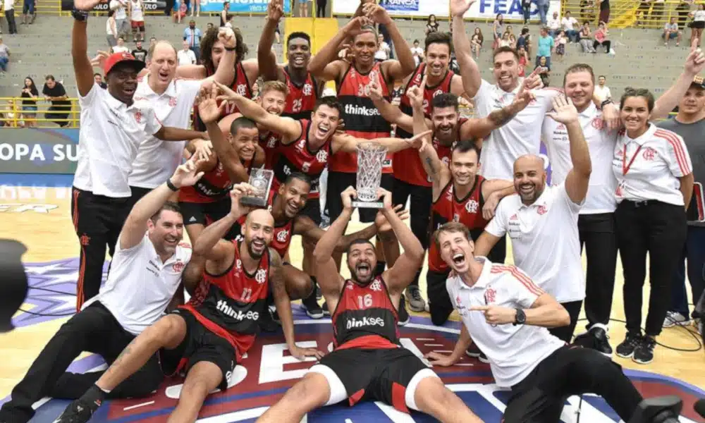 Os jogos da temporada 2020/21 do NBB (Novo Basquete Brasil) voltam no dia 4 de janeiro e com eles a disputa pelas últimas quatro vagas da Copa Super 8, que começa no dia 15 do primeiro mês deste ano. Com nove vitórias ou mais na principal competição nacional, Minas, Flamengo Zopone Gocil/Bauru Basket e São Paulo já estão garantidos no torneio. Sete equipes estão na briga pelas últimas quatro vagas.