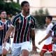 A bola rolou nesta quinta-feira (7) para o jogo de ida entre Fluminense e Vila Nova pela semifinal do Campeonato Brasileiro de Aspirantes de 2020. Após pouco mais de 90 minutos, a definição de uma das duas vagas na decisão tem o Tricolor em vantagem. A partida entre a equipe carioca e a goiana foi realizada no estádio Luso Brasileiro, no Rio de Janeiro, e acabou 2 a 1 para os mandantes, de virada, com dois gols do centroavante Samuel.
