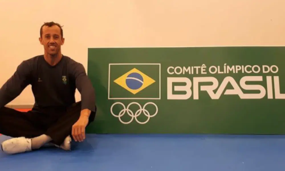 A nova Comissão de Atletas da CBTKD (Confederação Brasileira de Taekwondo) para os próximos quatro anos já tomou posse. A cerimônia que oficializou os 15 integrantes da gestão de 2021 à 2024 aconteceu em encontro online. Nesta reunião, os membros escolheram a diretoria, com Henrique Precioso, como presidente, Valéria Rodrigues, como primeira vice-presidente, e Guilherme Félix, como segundo vice-presidente.