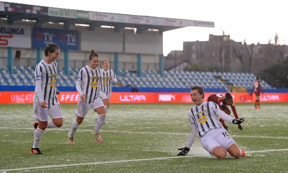 A Juventus está na decisão da Supercopa da Itália de futebol feminino de 2020. No confronto entre brasileiras, nesta quarta-feira (6), o time de Turim, de Maria Alves, eliminou a Roma, de Andressa Alves, na semifinal por 2 a 1. O gol da vitória e da classificação ocorreu na reta final do segundo tempo da prorrogação e foi anotado de cabeça pela atacante italiana Cristiana Girelli