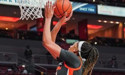 Duas atletas brasileiras atuaram nesta quinta-feira (21) pela NCAA (Liga Universitária Feminina de Basquete). Uma delas deixou a quadra vitoriosa, mas foi discreta. Já a outra sofreu um revés com seu time, porém, teve uma atuação de destaque. A armadora Izabela Nicoletti jogou nove minutos e não pontuou no triunfo do Florida State. E Kamilla Cardoso fez 13 pontos em 33 minutos na derrota do Syracuse 99