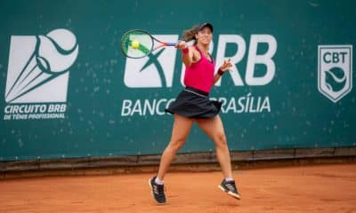 A tenista Luisa Stefani disputou seu primeiro jogo oficial em 2021 nesta terça-feira (5). A brasileira atuou pela primeira rodada da fase de qualificação do WTA 500 de Abu Dhabi, nos Emirados Árabes Unidos, na chave de simples. Em duelo contra a grega Valentini Grammatikopoulou, a atleta paulista foi derrotada por 2 sets a 1, parciais de 6/4, 1/6 e 6/1, em 1h40min de confronto.