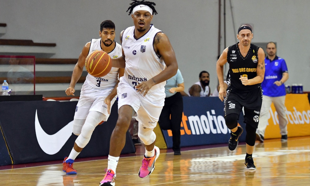 O Minas é o primeiro clube garantido na semifinal da Copa Super 8 de basquete masculino. Na abertura do torneio, o time minastenista bateu o Mogi das Cruzes na tarde desta sexta-feira (15). Os comandados do técnico Léo Costa venceram o oponente por 96 a 71 em jogo disputado no ginásio Antônio Prado Jr, no Paulistano, em São Paulo (SP). A equipe mineira encara na próxima fase o vencedor entre São Paulo e Paulistano/Corpore. Champions LEague Américas