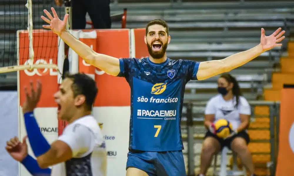 Caramuru Vôlei e Pacaembu Ribeirão fizeram um confronto direto pela Superliga masculina 2020/21. O jogo foi neste sábado (16), em Castro (PR), no ginásio da Castrolândia. O local foi palco de uma partida equilibrada e que terminou com a vitória de virada da equipe mandante diante do adversário do interior de São Paulo, por 3 sets a 2, parciais de 19/25, 25/22, 19/25, 25/23 e 15/10). Uberlândia superliga de vôlei masculino