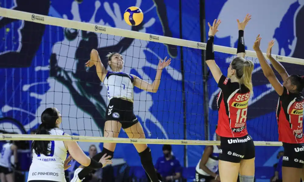 O Sesi Vôlei Bauru enfrenta o Pinheiros nesta sexta-feira (8) às 16h30, no ginásio Panela de Pressão, em Bauru, em duelo válido pela primeira rodada do returno da Superliga Feminina 2020/2021. O time dirigido pelo técnico Rubinho vem de um triunfo diante do Sesc Flamengo já em 2021. Do outro lado, a equipe comandada por Reinaldo Bacilieri faz seu primeiro jogo neste ano. Acompanhe ao vivo aqui pelo OTD