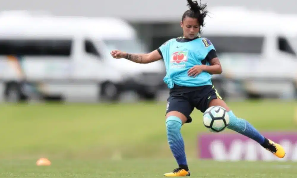 A diretoria de futebol feminino do Palmeiras segue na montagem de seu elenco para a temporada de 2021. Depois de anunciar a contratação da atacante Chú, ex-Ferroviária, e a renovação de contrato da zagueira Thaís, melhor zagueira do Campeonato Paulista de 2020, as Palestrinas acertaram a chegada da volante Rafa Andrade, que também defendeu o clube de Araraquara no ano passado